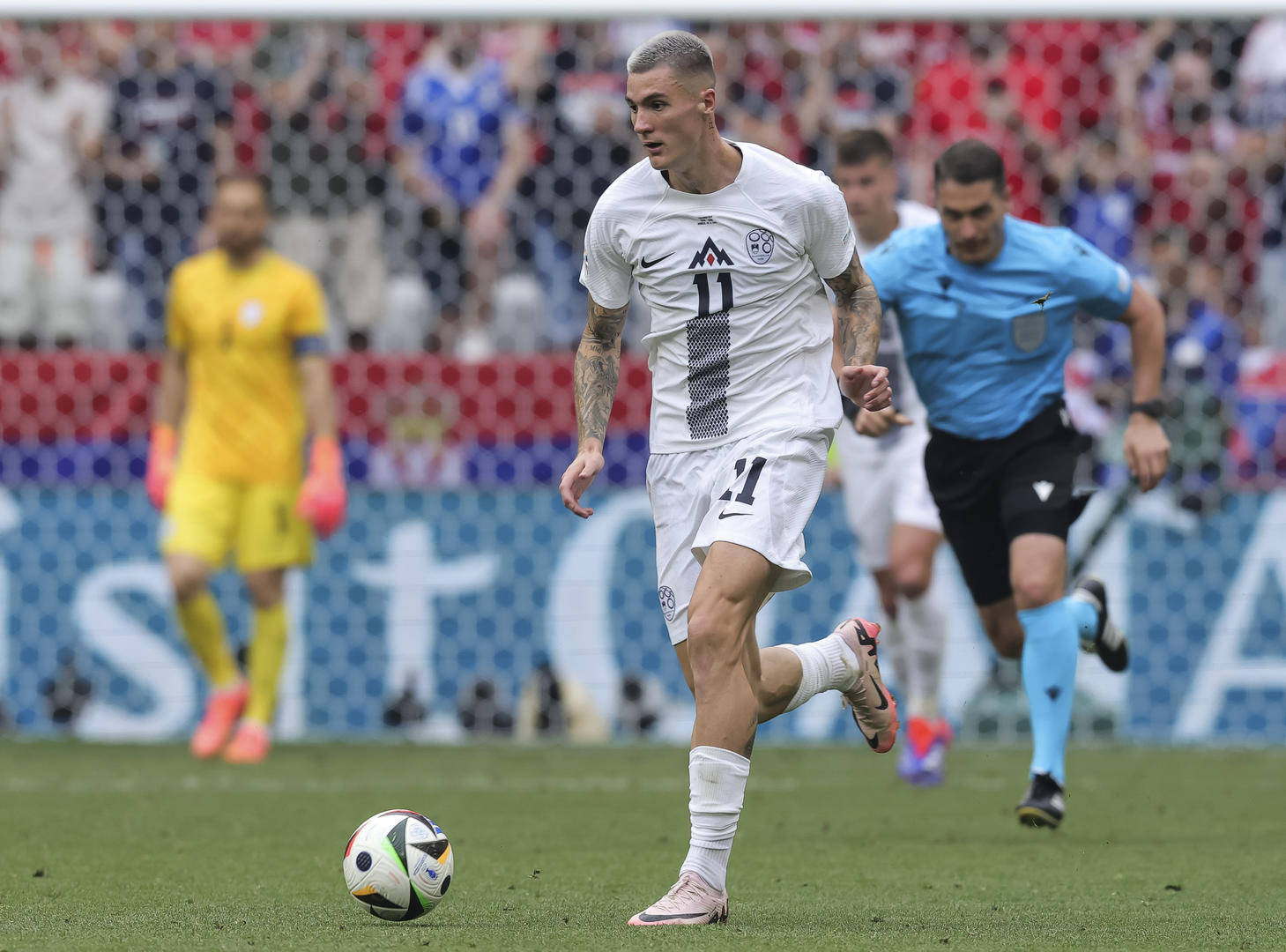 关于塞尔维亚国家队在欧洲预选赛中豪取三分的信息