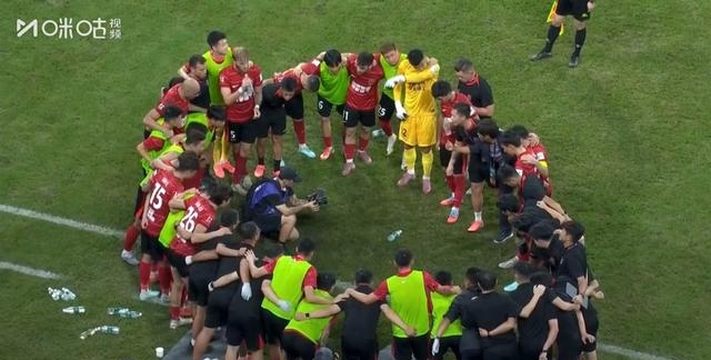 YABO-体育场内发生的趣事：球迷的呐喊声响彻全场的简单介绍