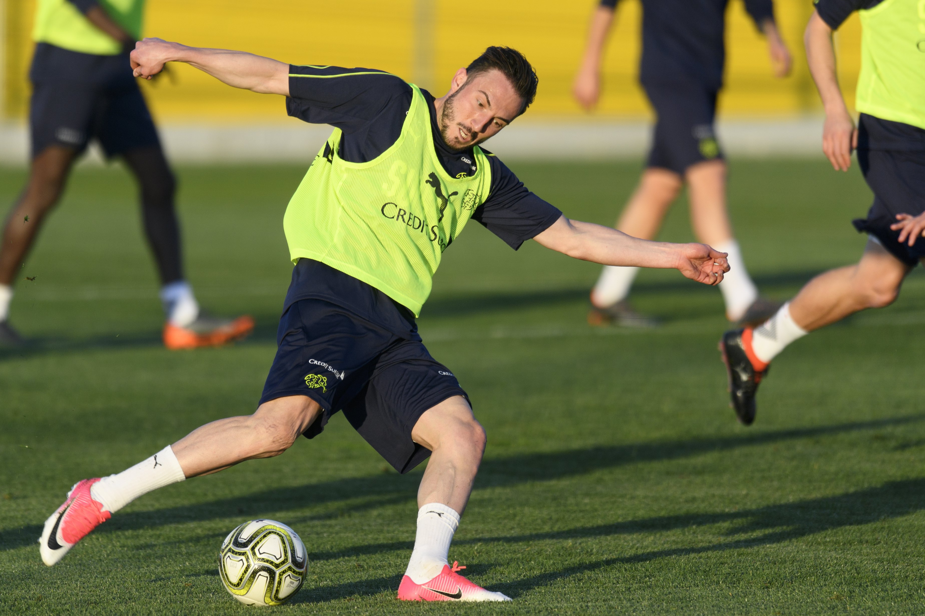 足球直播-瑞士球员努力训练，迎战下一场比赛(瑞士球队战绩)